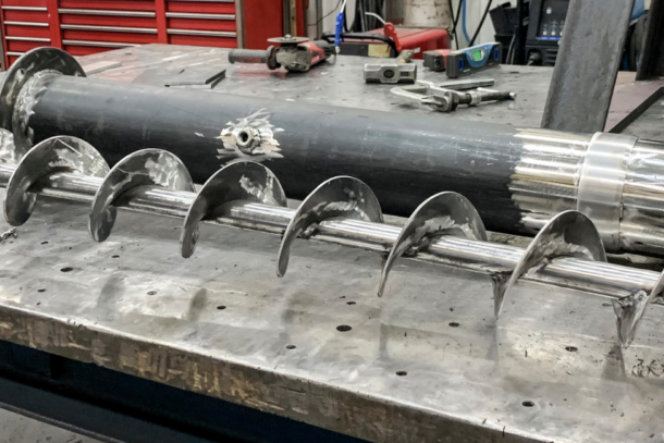 Fabrication d’une vis sans fin en acier pour un système de tamis broyeur