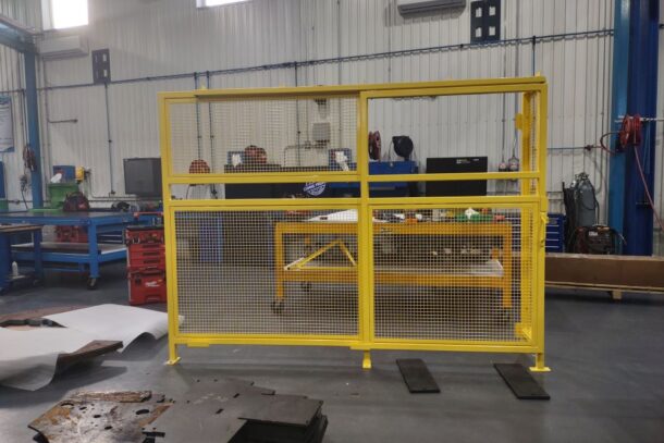 Conception, fabrication et installation d’un garde de sécurité pour une machine de scierie