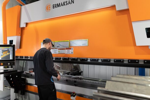 Omnifab vous présente les notions de base en pliage de métal
