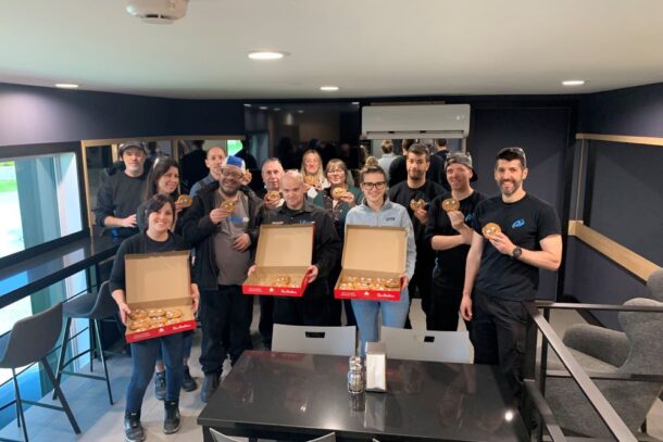 L’équipe d’Omnifab succombe aux Biscuits sourire et soutient une bonne cause