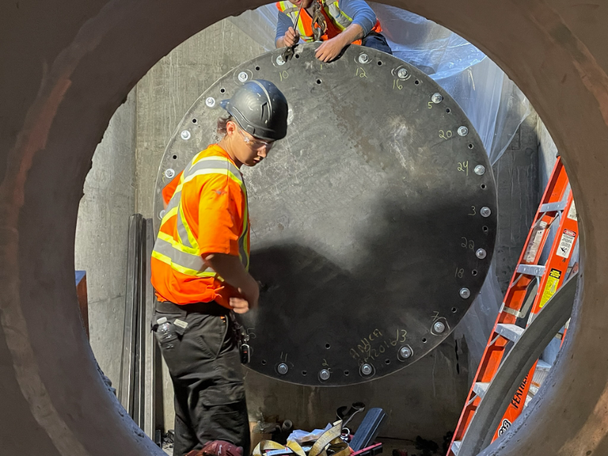 Fabrication de bouchons en acier sur mesure pour des conduites d’eau en HDPE