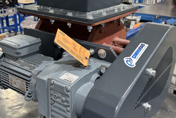 Fabrication sur mesure de brides et d’un support de moteur électrique pour une valve rotative